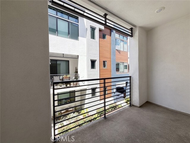 Building Photo - 400 Transport