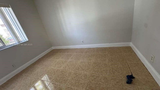 Building Photo - 306 Gardens Dr