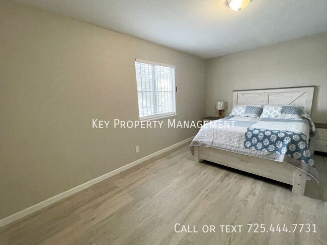 Building Photo - MODERN 2 BED, 1.5 BATH TOWNHOME LOCATED IN...