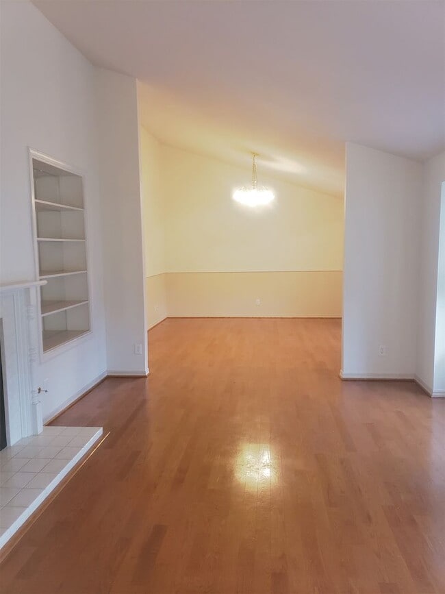 Building Photo - 4 bedroom 2 1/2 bath home in Sunset Oaks