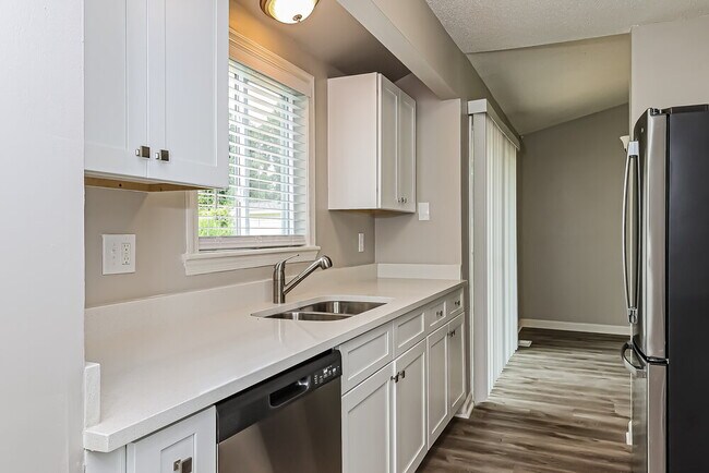 Building Photo - 2332 Quartz Ct