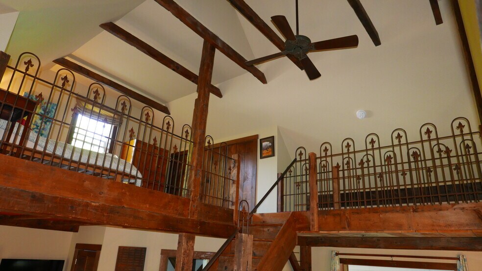 Building Photo - 50 Mountain View Estates Rd