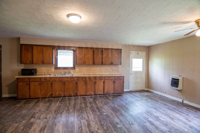 Building Photo - 1-Bedroom + Bonus Room 1-Bathroom Home