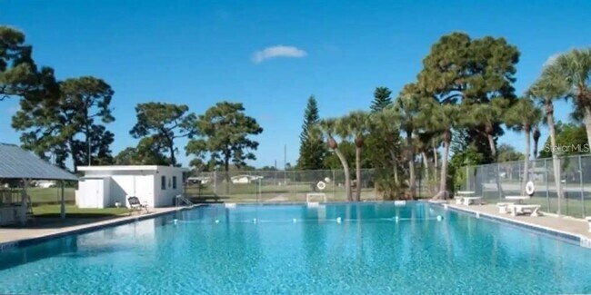 Building Photo - 305 Hammock Terrace