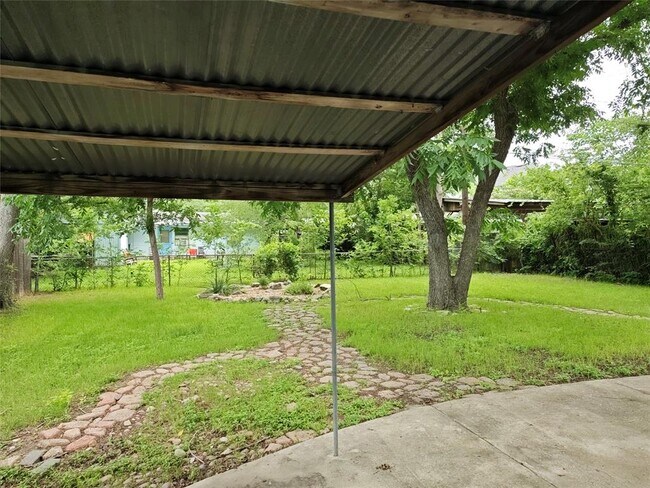 Building Photo - 3207 Locke Ln