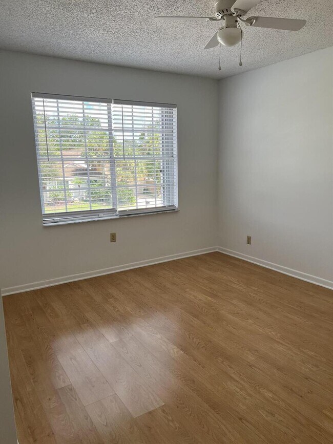 Building Photo - 9401 Aegean Dr
