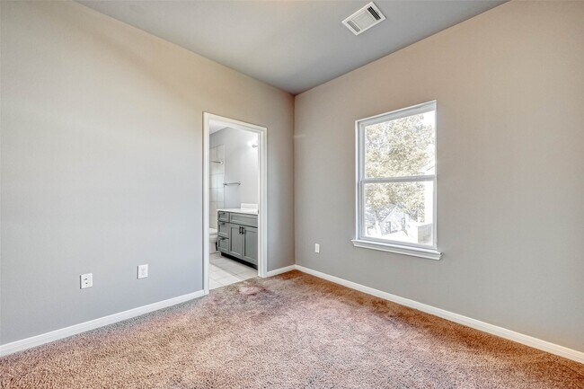 Building Photo - 7903 Moon Beam St