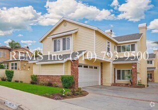 Building Photo - Beautiful Front Townhome w/ Garage and Lau...