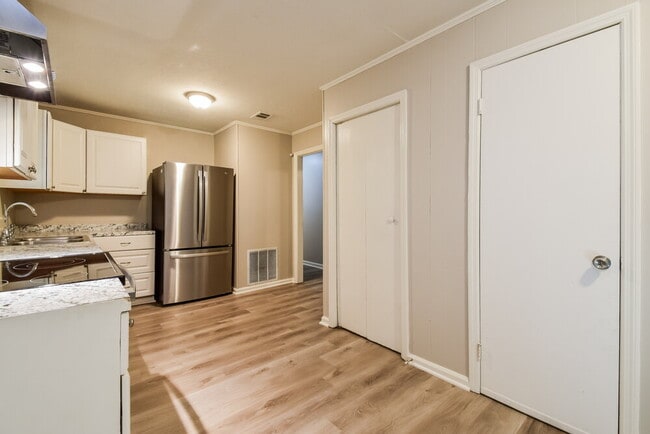 Building Photo - 6970 Richard Ln