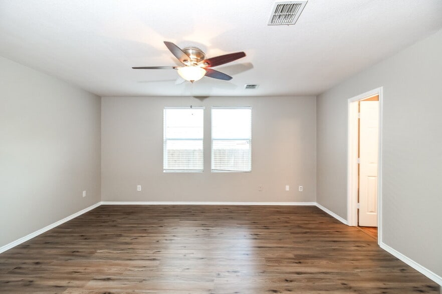 Building Photo - 2033 Shawnee Trail