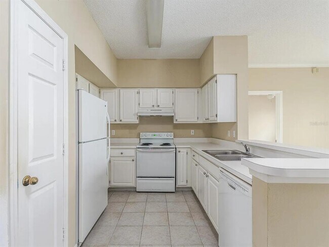 Building Photo - 10000 SW 52nd Ave