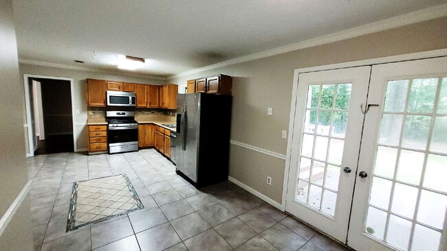 Building Photo - [NEW PRICE] Spacious 4 Bed / 2.5 Bath home...