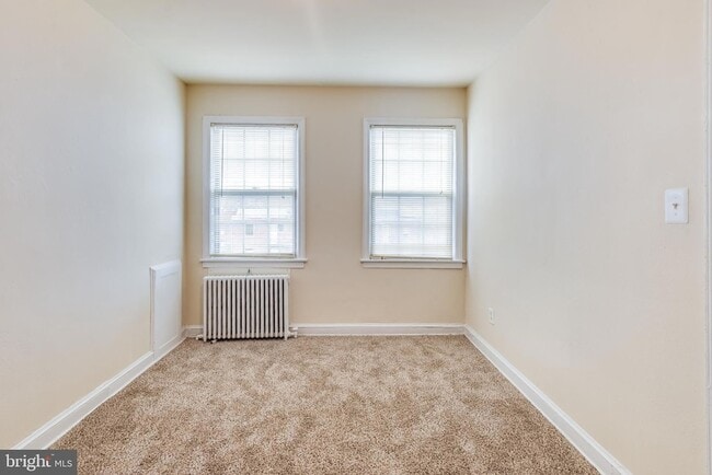 Building Photo - 219 Oakwood St SE