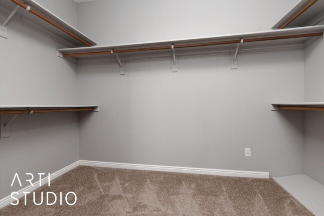 Building Photo - Welcome to your dream home located in the ...
