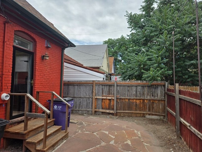 Building Photo - Charming Victorian Retreat in Baker.