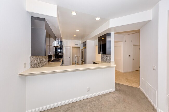 Breakfast Bar - 4383 Park Paloma