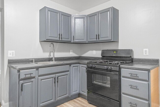Building Photo - 9 E Basin St