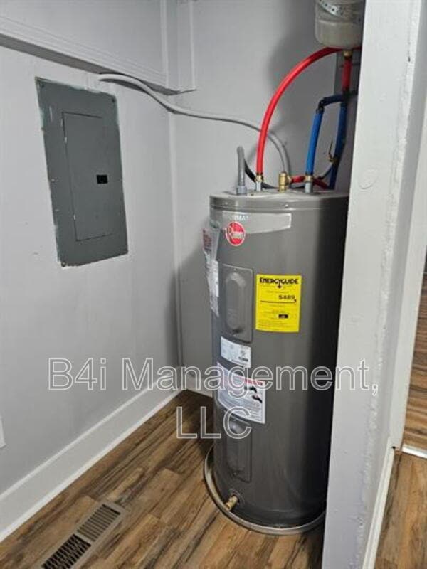 Building Photo - 117 Oak Dr