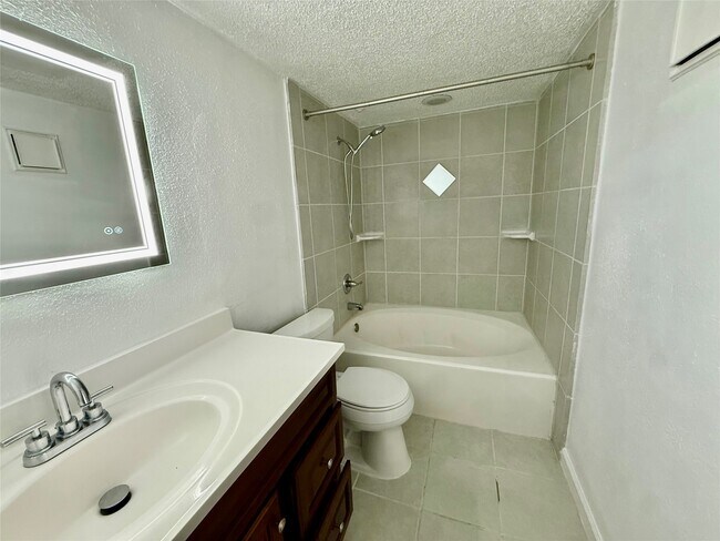 Building Photo - 2830 S Bartell Dr