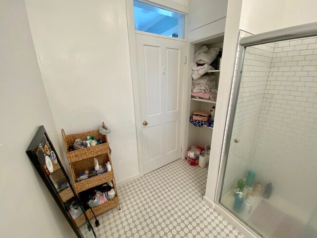 Building Photo - 79 Smith St