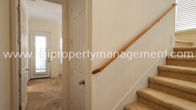 Building Photo - 1221 Lake Pointe Way