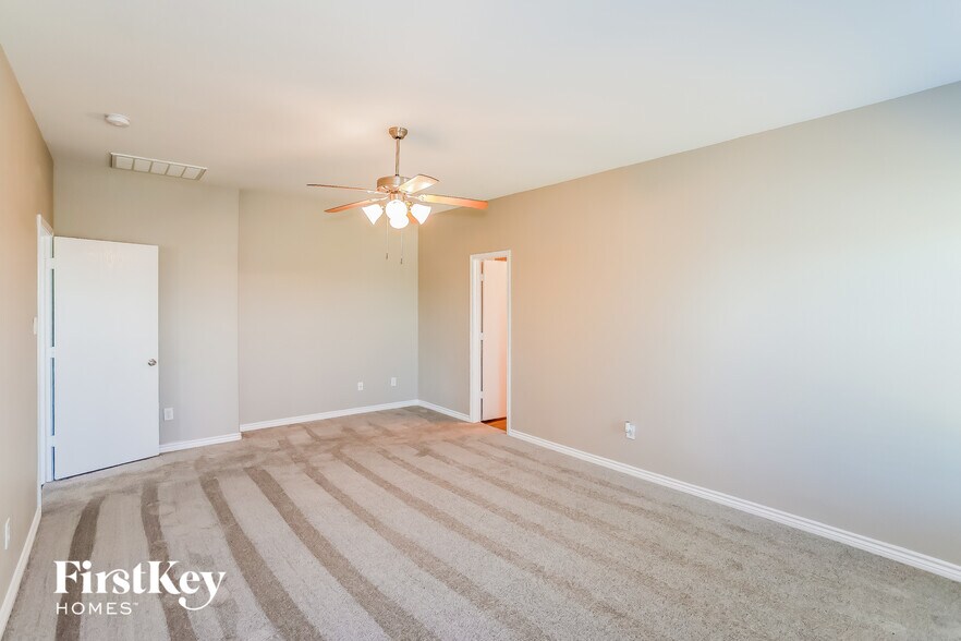 Building Photo - 12721 Carpenter Ln