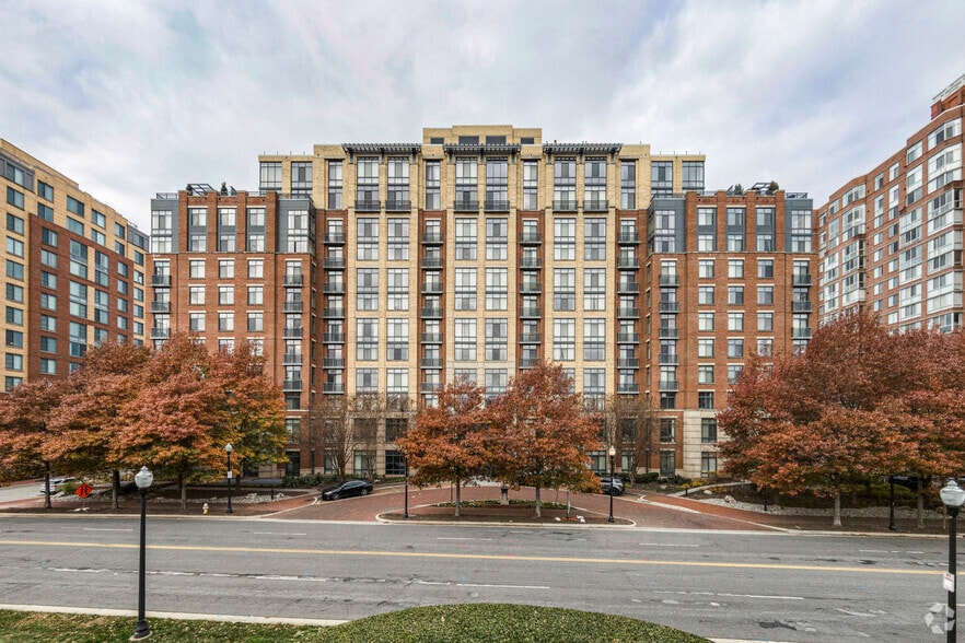 Post Carlyle Square 501 Holland Ln Alexandria VA 22314 Apartment Finder