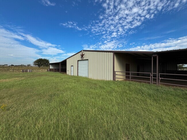 Building Photo - 1559 E Blackjack Rd E