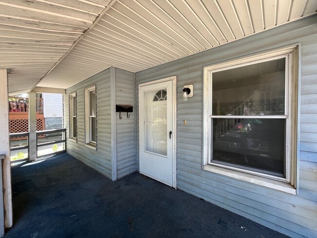 Building Photo - Cudell/West Blvd neighborhood; 4 bedroom/1 bath single family house for rent!