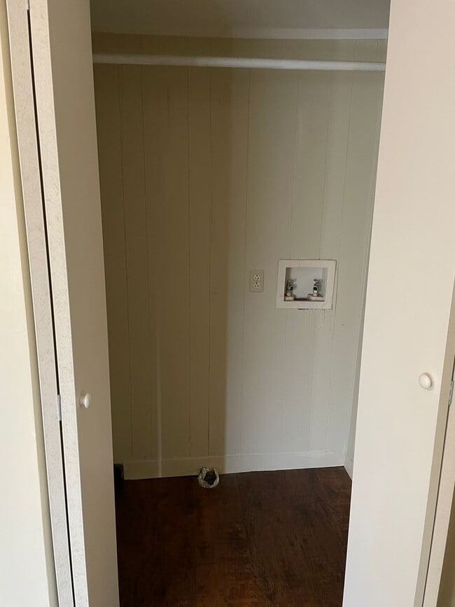 Building Photo - 3/1 House in Kingston $995