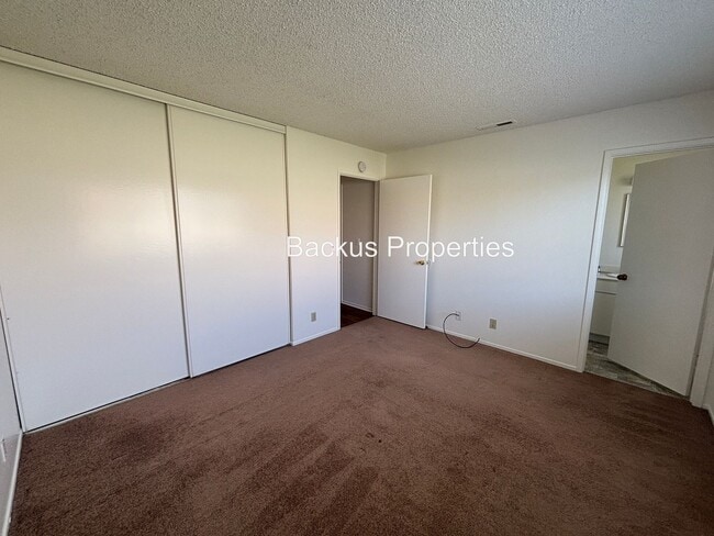 Building Photo - Spacious fenced yard - Three bedroom home ...