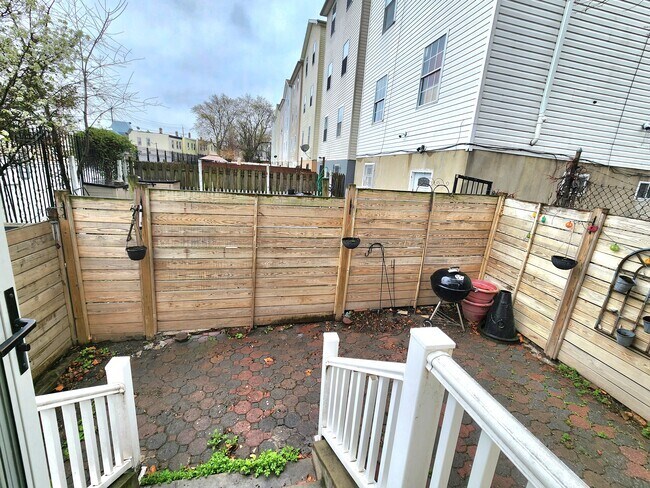 Building Photo - 17 Claremont Ave