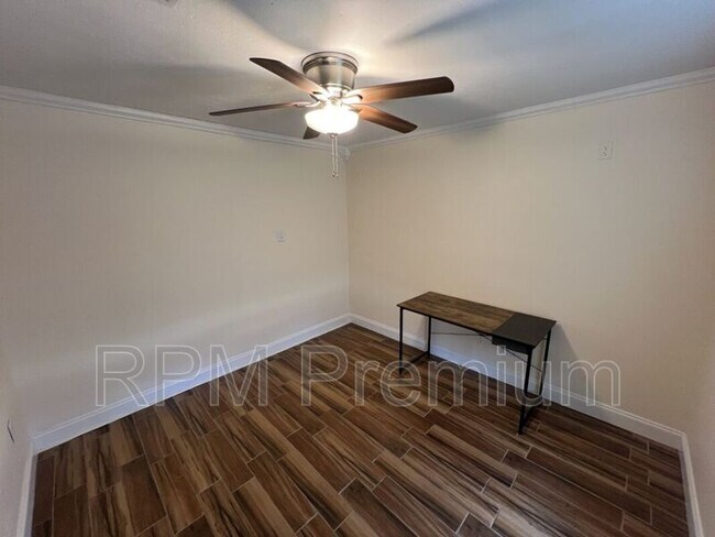 Building Photo - 1944 W Marsden Pl