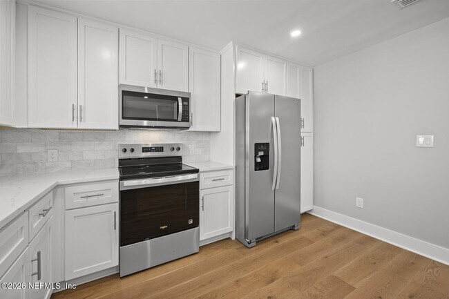 Building Photo - 2107 2nd St S