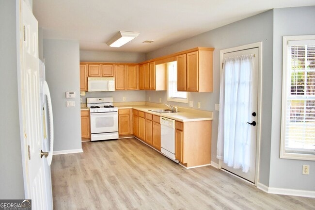 Building Photo - 2015 Lisa Springs Dr SW