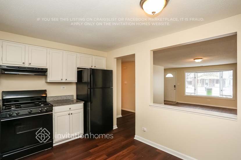 Building Photo - 830 Bloomfield Ln