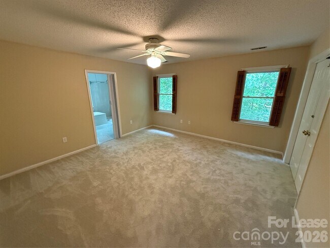 Building Photo - 9423 Fairmead Dr