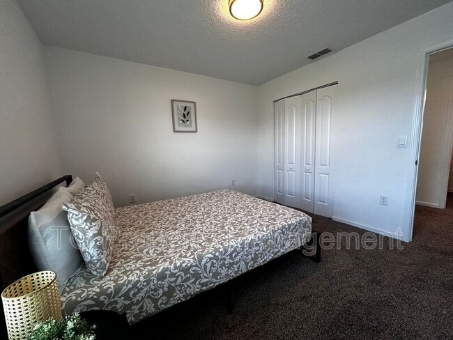 Building Photo - 12571 Russian Olive Rd