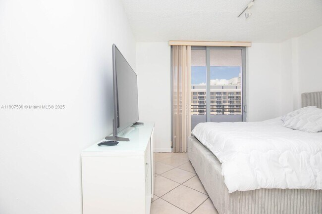 Building Photo - 5555 Collins Ave