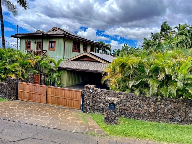 Building Photo - Magical Maui Meadows Tropical Resort Style...