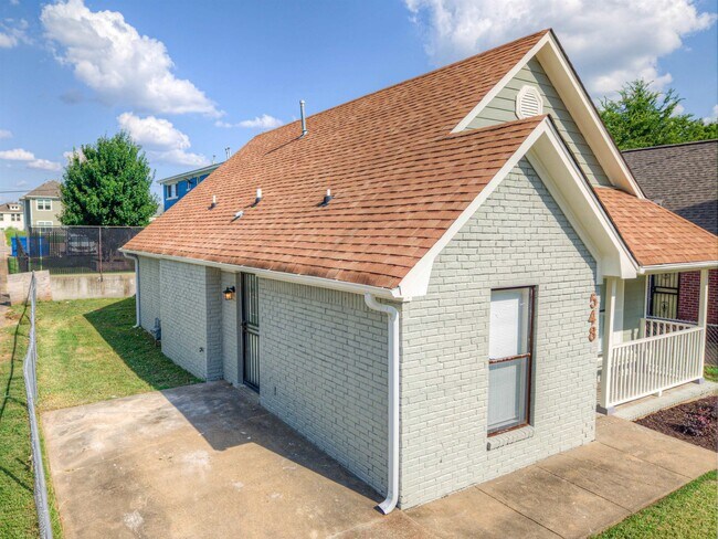 Building Photo - 548 N 6th St