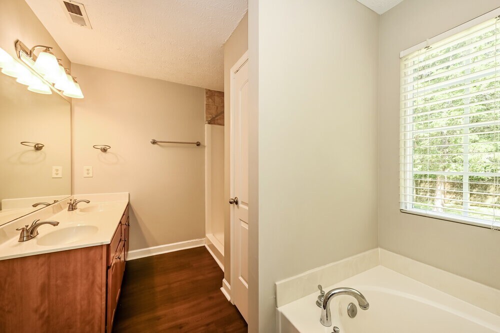 Building Photo - 1127 Sunnycrest Ct