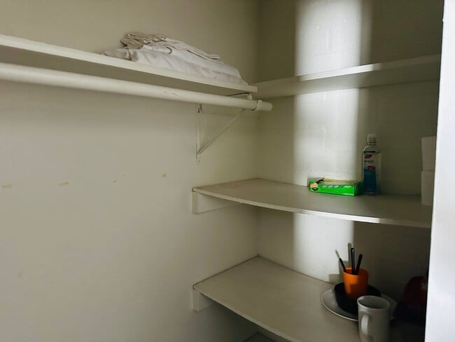 Building Photo - Furnished Studio Near Hospitals with Cable TV and Free Laundry