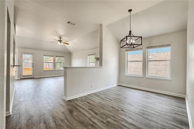 Building Photo - 607 Ranchero Rd