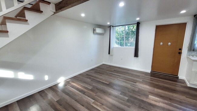 Building Photo - b10436