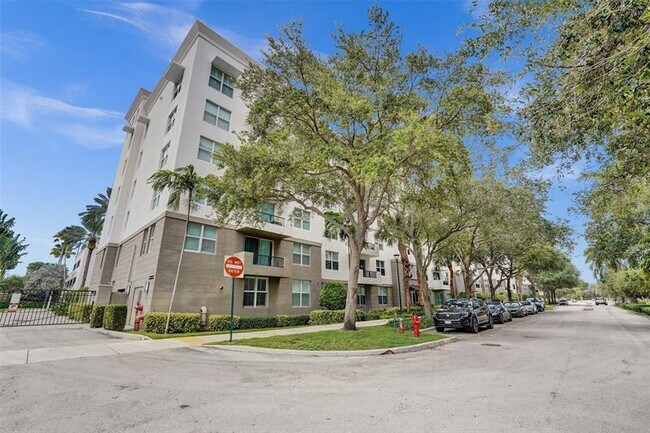 Building Photo - 2401 NE 65th St