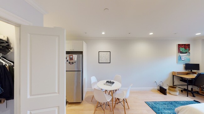 Building Photo - 296 Beacon St