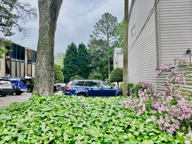 Building Photo - 835 Glendale Ter NE