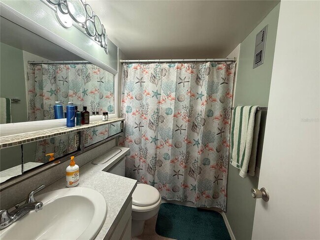Building Photo - 7420 Bay Island Dr S