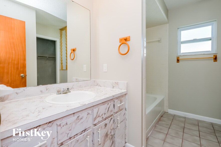 Building Photo - 2416 Timbercreek Loop W